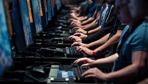 هكذا تعمل الجيوش الإلكترونية: من الشارع الافتراضي إلى القرار الرسمي